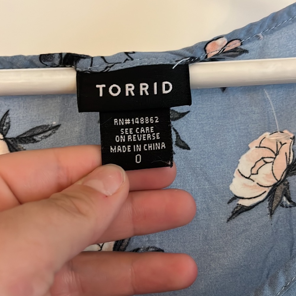 ⭐️⭐️ Floral Torrid Tank - Picture 3 of 5